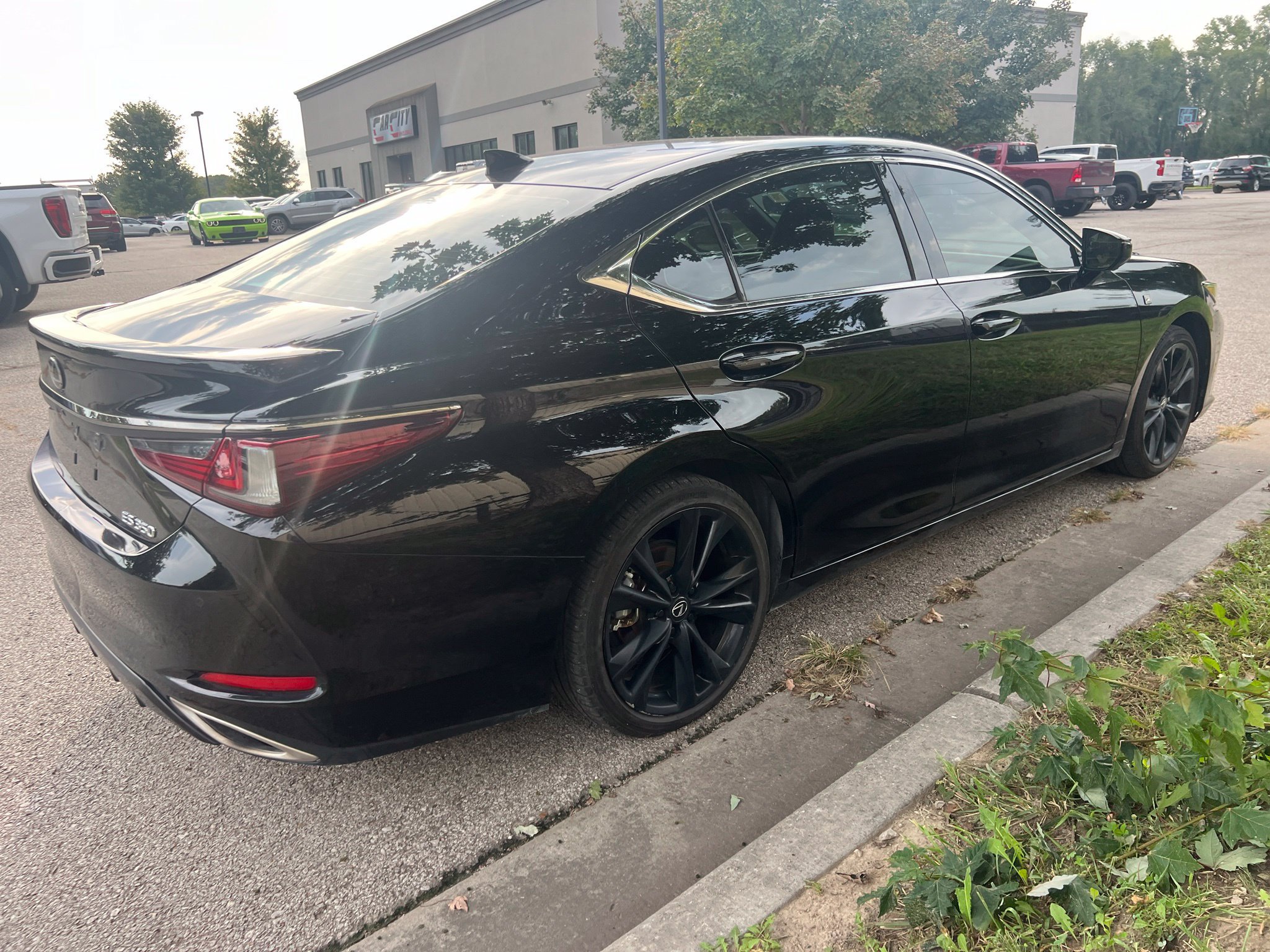 Used 2024 Lexus ES 350 F Sport w/ Accessory Package (Z2) FWD image 5