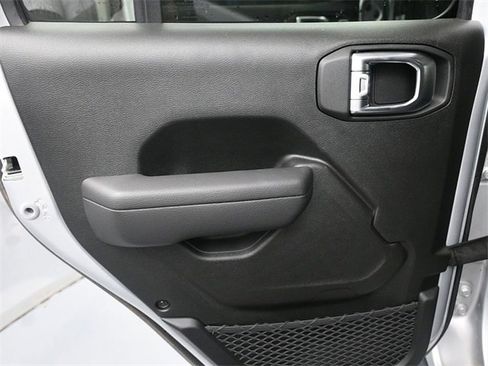 Used 2024 Jeep Wrangler Unlimited Rubicon w/ Technology Group image 15