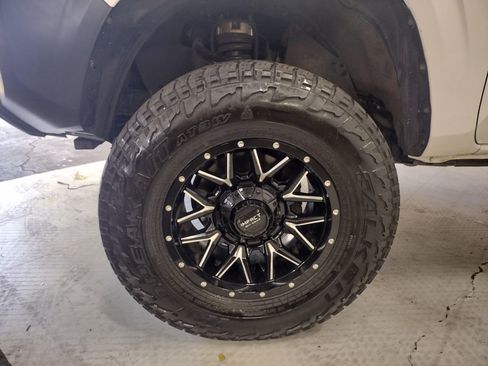 Used 2022 Toyota Tacoma SR RWD image 5