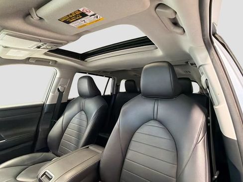 Certified 2020 Toyota Highlander XLE w/ Protection Package #3 AWD/4WD image 18