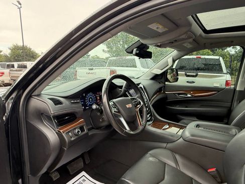 Used 2020 Cadillac Escalade ESV Luxury RWD image 6