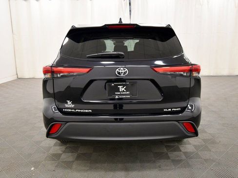 Used 2020 Toyota Highlander XLE image 6