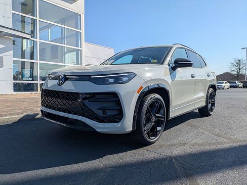 New 2026 Volkswagen Tiguan SE R-Line FWD image 9