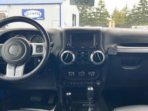 Used 2016 Jeep Wrangler Unlimited Rubicon w/ Dual Top Group AWD/4WD image 7