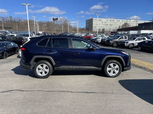Used 2021 Toyota RAV4 XLE AWD/4WD image 7