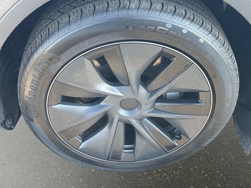 Used 2025 Tesla Model Y Long Range RWD image 10