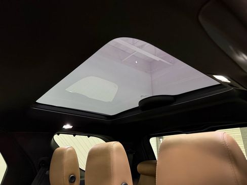 Used 2024 Land Rover Discovery Dynamic SE image 22