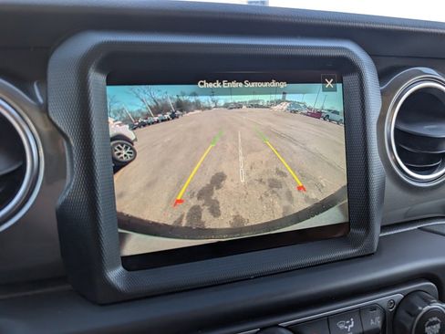 Used 2023 Jeep Wrangler Sahara image 28