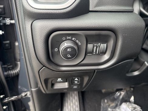 New 2026 RAM 1500 4x4 Crew Cab image 17