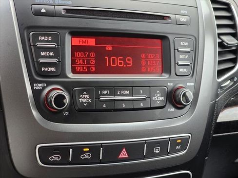 Used 2015 Kia Sorento LX image 4