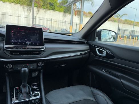 Used 2025 Jeep Compass Trailhawk w/ Trailer Tow Group image 34