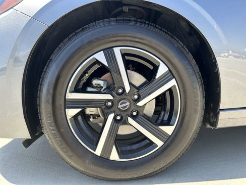 Used 2024 Nissan Sentra SV FWD image 18