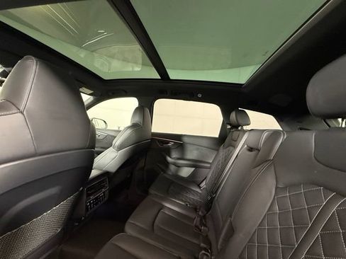 Used 2025 Audi SQ7 Prestige AWD/4WD image 32