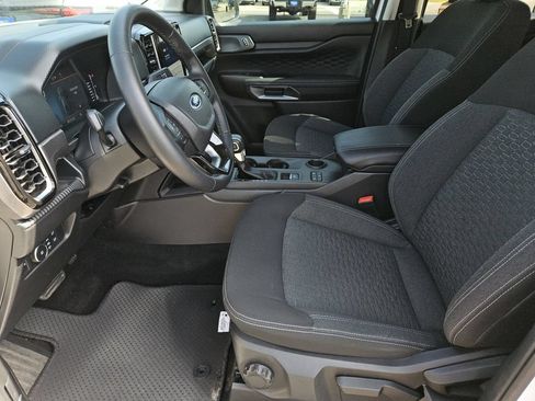 Used 2025 Ford Ranger XLT w/ Chrome Accent Package RWD image 23