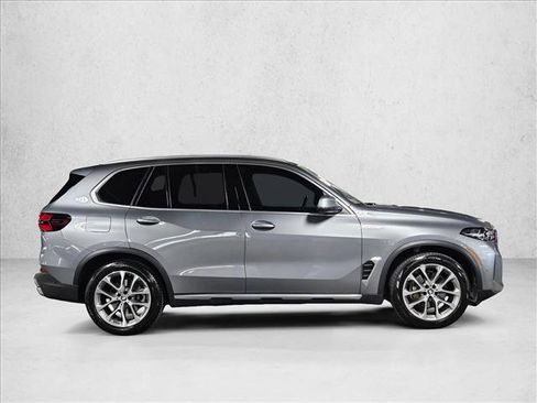 Used 2024 BMW X5 xDrive40i w/ Parking Assistance Package AWD/4WD image 4