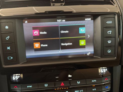 Used 2018 Jaguar F-PACE Premium AWD/4WD image 28