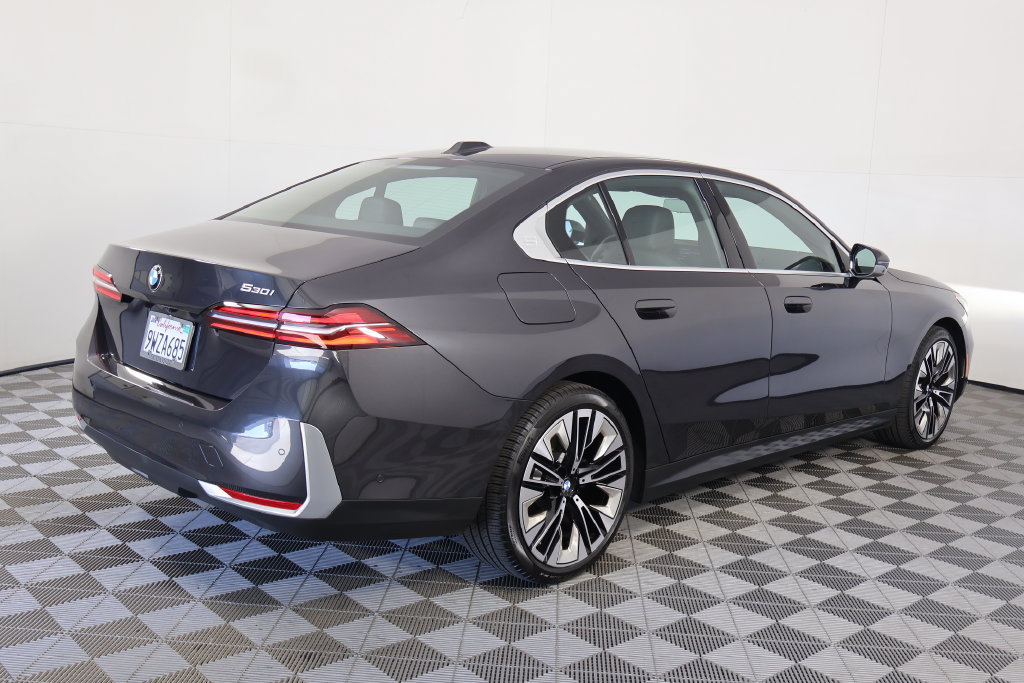 Used 2026 BMW 530i w/ Premium Package RWD image 4