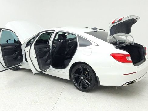 Used 2022 Honda Accord Sport image 11