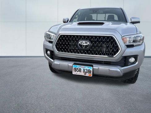 Used 2018 Toyota Tacoma TRD Sport image 2