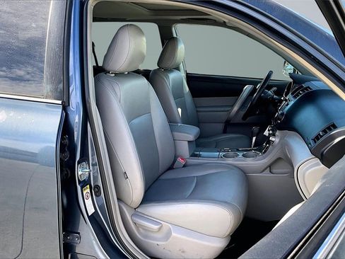 Used 2013 Toyota Highlander Plus image 8