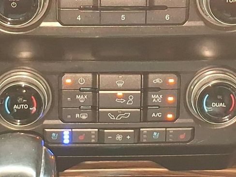 Used 2019 Ford F150 Lariat w/ Equipment Group 502A Luxury AWD/4WD image 5