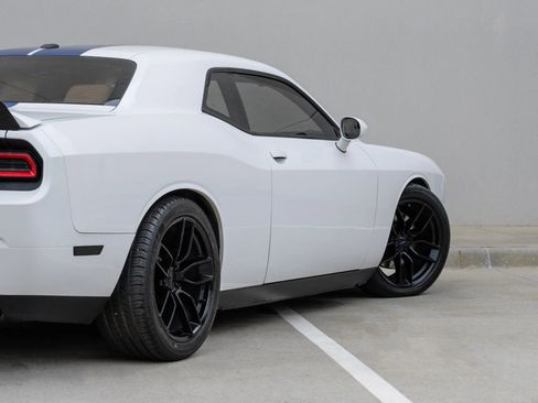 Used 2011 Dodge Challenger SRT8 image 13