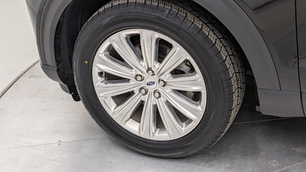 Certified 2024 Ford Explorer Limited w/ Limited Technology Package AWD/4WD image 5