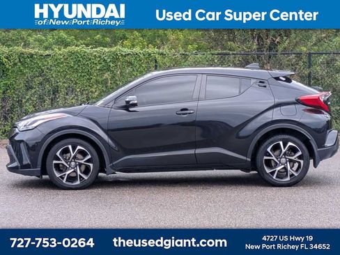 Used 2020 Toyota C-HR XLE FWD image 2