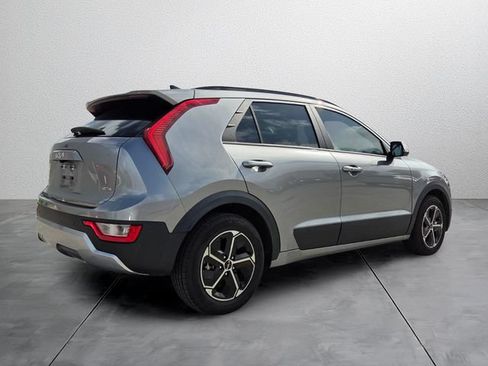 Used 2023 Kia Niro EX FWD image 4