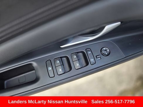 Used 2024 Hyundai Elantra Limited FWD image 23