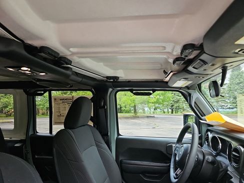 Used 2023 Jeep Wrangler Unlimited w/ Cold Weather Group AWD/4WD image 12