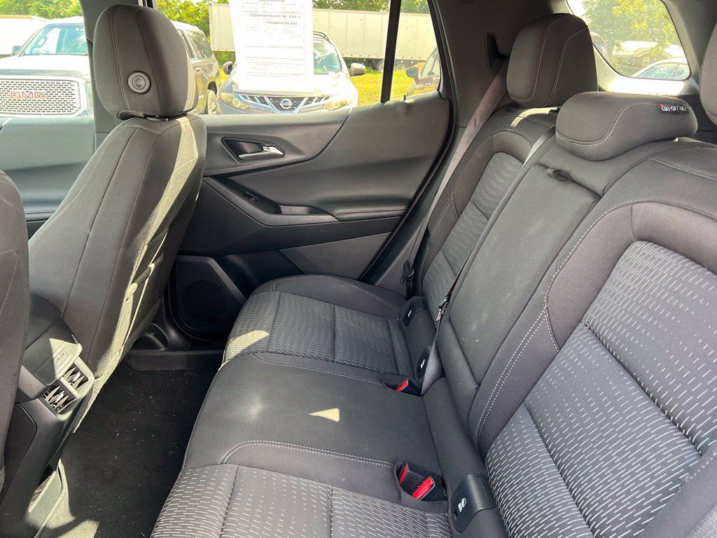 Used 2026 Chevrolet Equinox LT FWD image 9