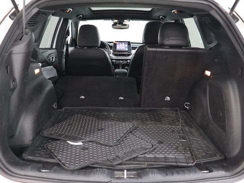 Used 2025 Jeep Compass Latitude w/ Sun & Sound Group AWD/4WD image 35