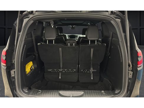 Used 2025 Chrysler Pacifica Limited FWD image 28