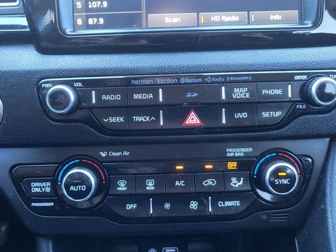 Used 2018 Kia Niro Touring image 32