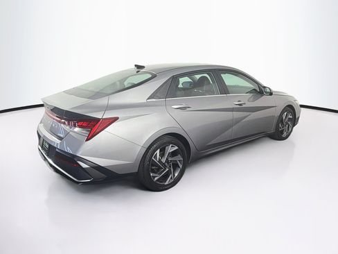 Used 2024 Hyundai Elantra Limited FWD image 9