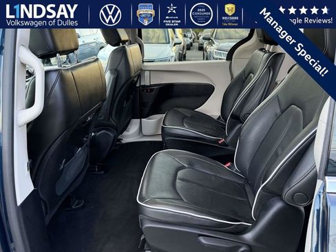 Used 2023 Chrysler Pacifica Limited image 13