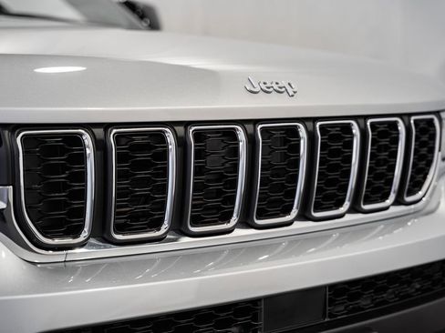 New 2025 Jeep Grand Cherokee L Laredo w/ Luxury Tech Group I image 12