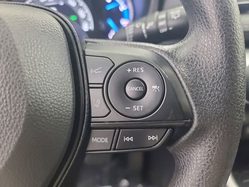 Used 2025 Toyota RAV4 XLE AWD/4WD image 32