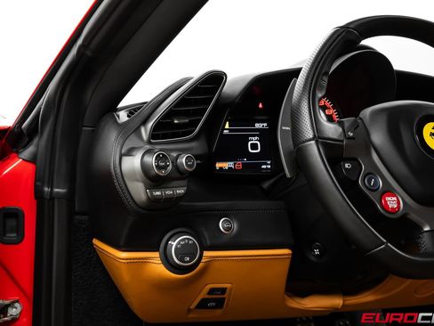 Used 2019 Ferrari 488 GTB RWD image 29