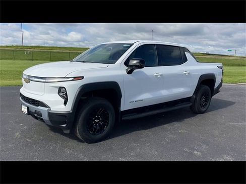 New 2025 Chevrolet Silverado EV LT image 4