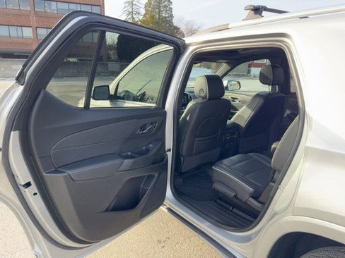 Certified 2022 Chevrolet Traverse Premier w/ LPO, Floor Liner Package image 24