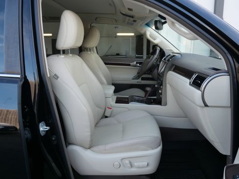 Used 2019 Lexus GX 460 image 16