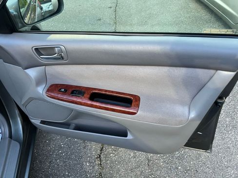 Used 2005 Toyota Camry XLE FWD image 19