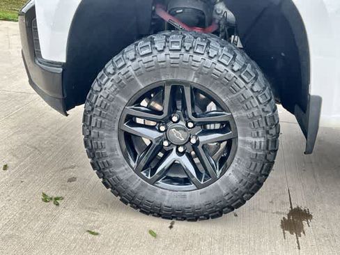 Used 2020 Chevrolet Silverado 1500 LT Trail Boss AWD/4WD image 9