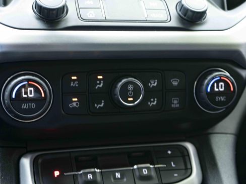 Used 2023 GMC Acadia SLT image 34