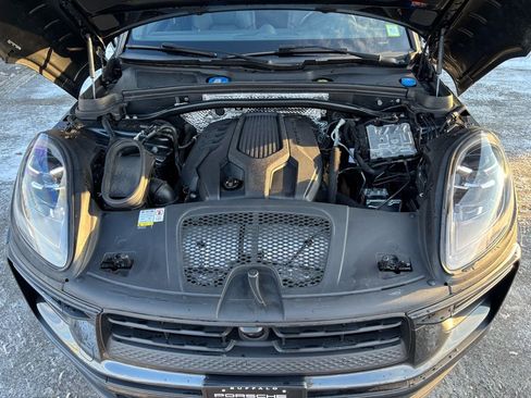 Certified 2023 Porsche Macan image 28