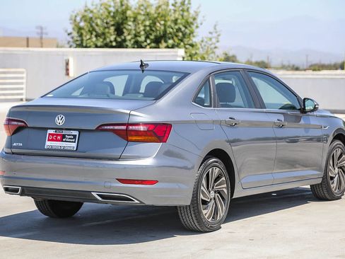 Used 2019 Volkswagen Jetta SEL Premium FWD image 5