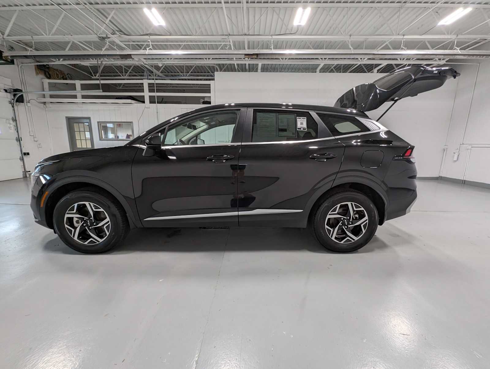 Certified 2025 Kia Sportage LX AWD/4WD image 12
