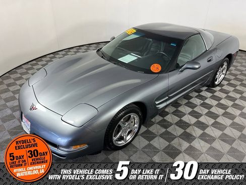 Used 2004 Chevrolet Corvette Coupe RWD image 9